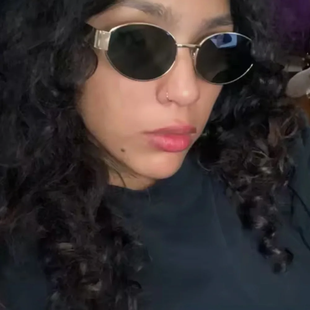 Retro Trendy Famous Black Gold Sunglasses - Picture 3 of 16